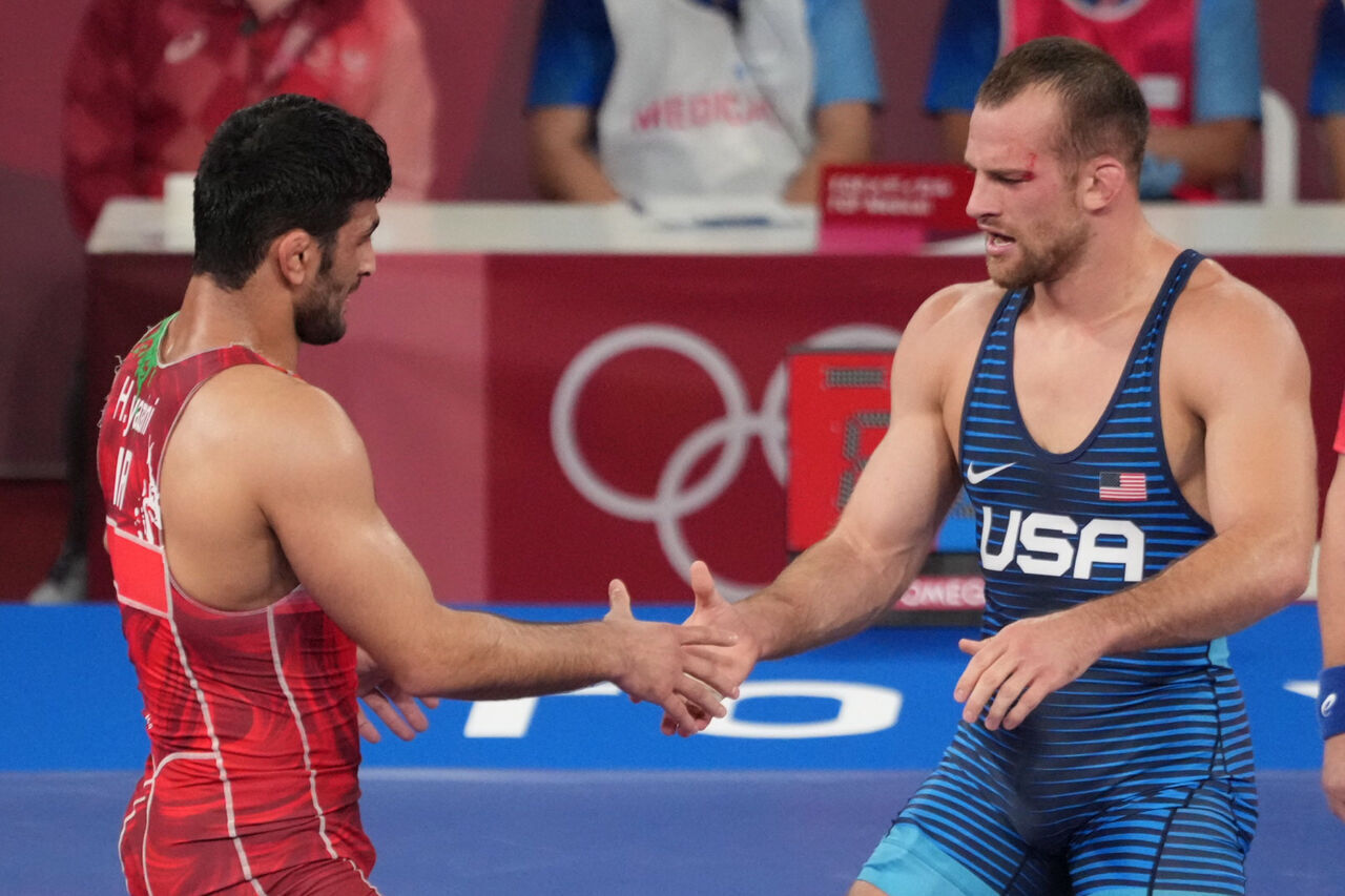 Yazdani brings Taylor down to his knees, wins his 3rd world gold medal