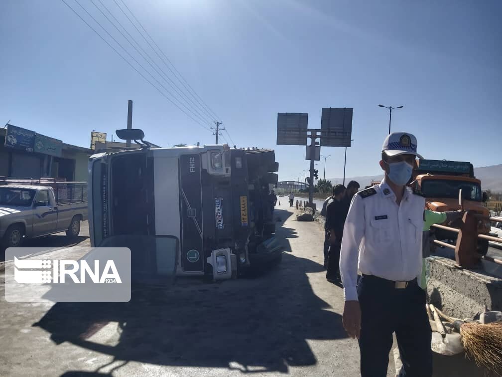 برخورد کامیون با ۶ سواری در کرمان ۷ مصدوم داشت