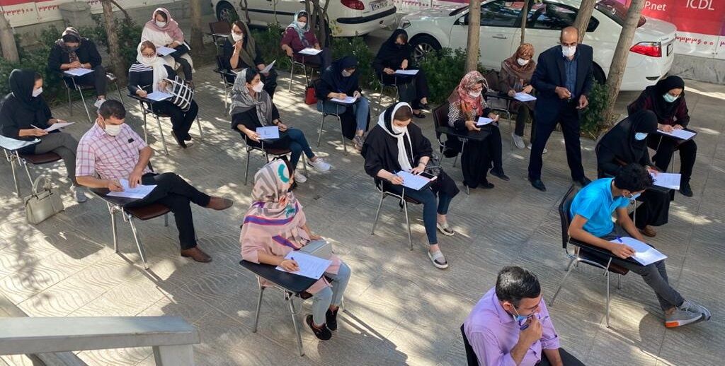 آزمون دوره دانش‌افزایی صنایع دستی در آذربایجان‌شرقی برگزار شد