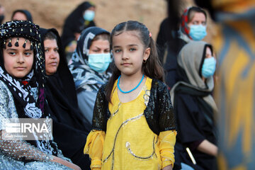 Festival de la prune et de la cuisine locale à Hamedan