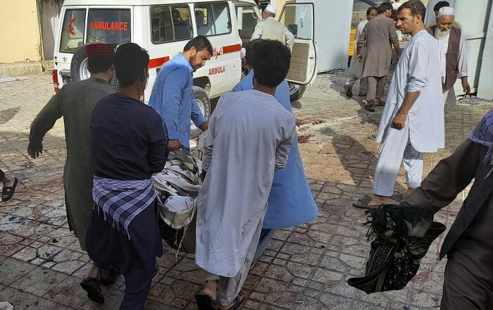 تعداد شهدای حمله انتحاری در مسجدی در قندوز افغانستان به ۵۰ شهید رسید