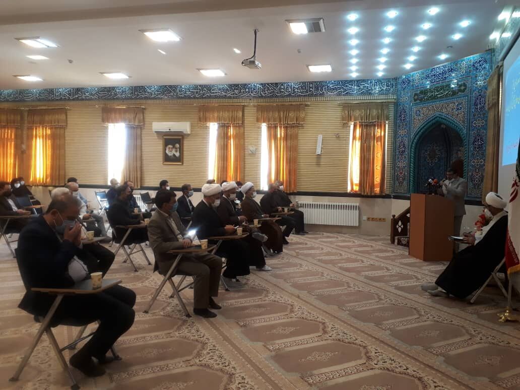 امام جمعه ایلام: جامعه با ترویج گفتمان قرآنی سامان می یابد