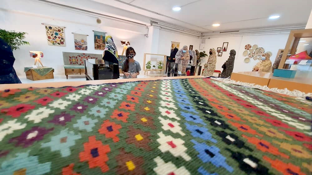 نخستین نمایشگاه دایمی محصولات صنایع دستی قشم به بهره برداری رسید