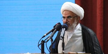 حفظ انقلاب اسلامی در گرو زنده نگه داشتن مکتب امام خمینی(ره) است