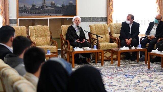 آیت‌الله ری شهری: مردم در آزمون‌های سخت پشت نظام و رهبری ایستاده‌اند