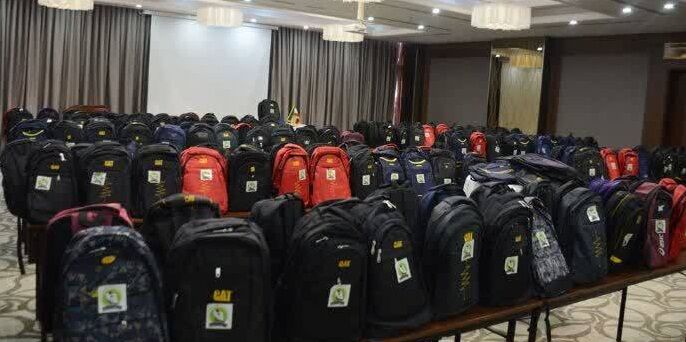 ۶۰۰ کوله پشتی بین دانش آموزان آذربایجان غربی توزیع شد