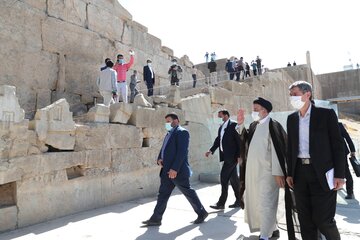 El presidente Raisi visita Persépolis