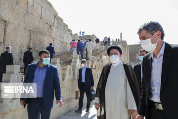 Iranian President visits ancient 'Persepolis'