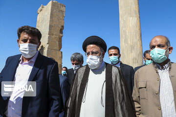 Iranian President visits ancient 'Persepolis'