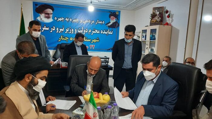 وزیرنیرو در دیدار با مردم کوهچنار فارس به مشکلات آنان رسیدگی کرد