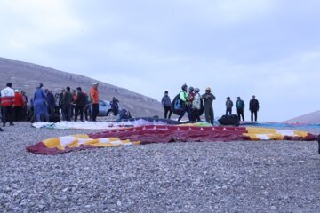 En images : vol en parapente dans le ciel de Maku, au nord-ouest de l’Iran