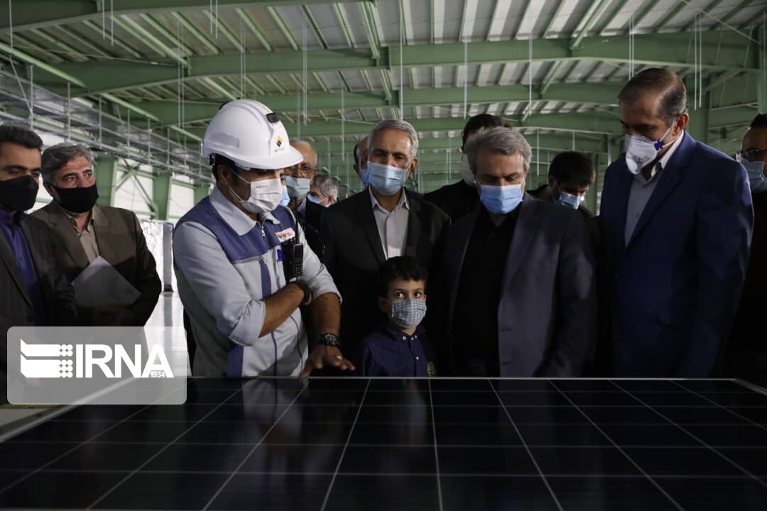 برنامه‌ریزی برای تامین ۱۰ هزار مگاوات برق کشور از سلول‌های خورشیدی