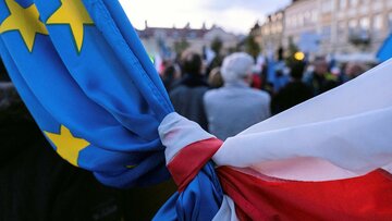 لهستان از خط قرمز اتحادیه اروپا عبور کرده است؟