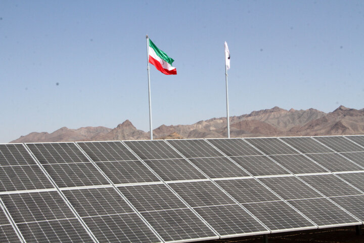 ۲۵ نیروگاه خورشیدی خانگی در پارسیان هرمزگان به بهره برداری رسید