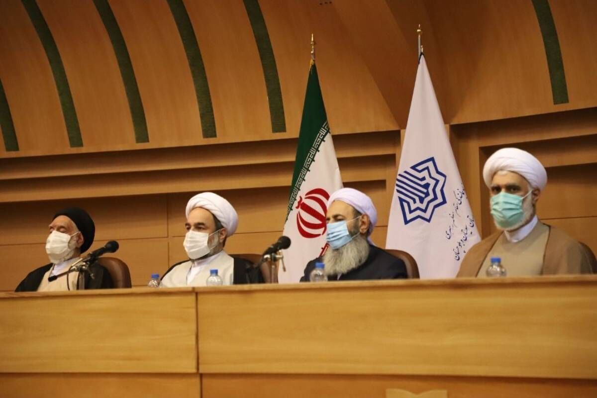 مولوی عبدالحمید: پایه وحدت محبت و احسان است