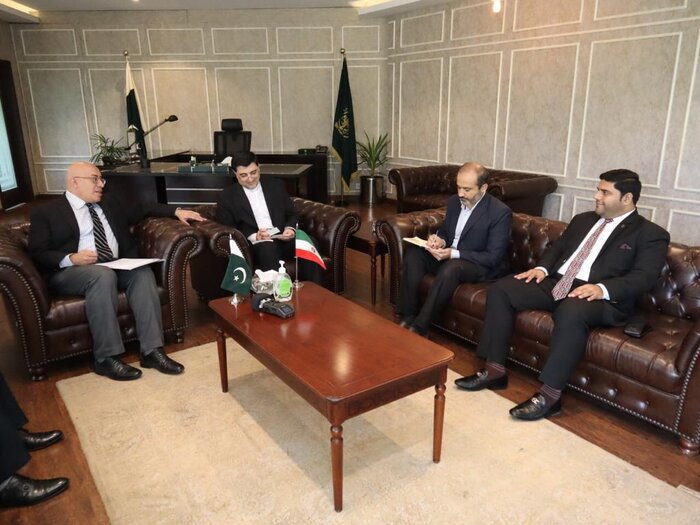 Iran, Pakistan explore ways to enhance bilateral trade