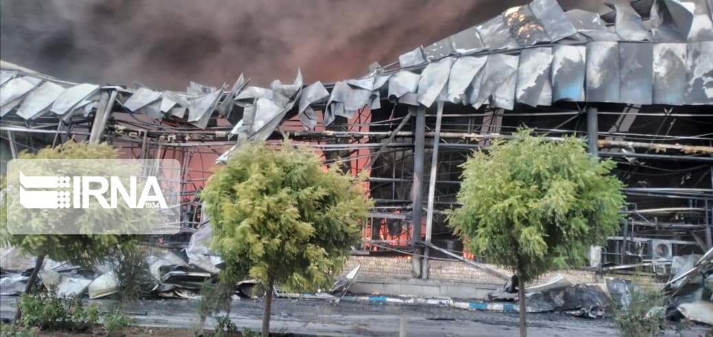 آتش‌سوزی کارخانه طبیعت زرندیه ۲ مجروح بر جا گذاشت