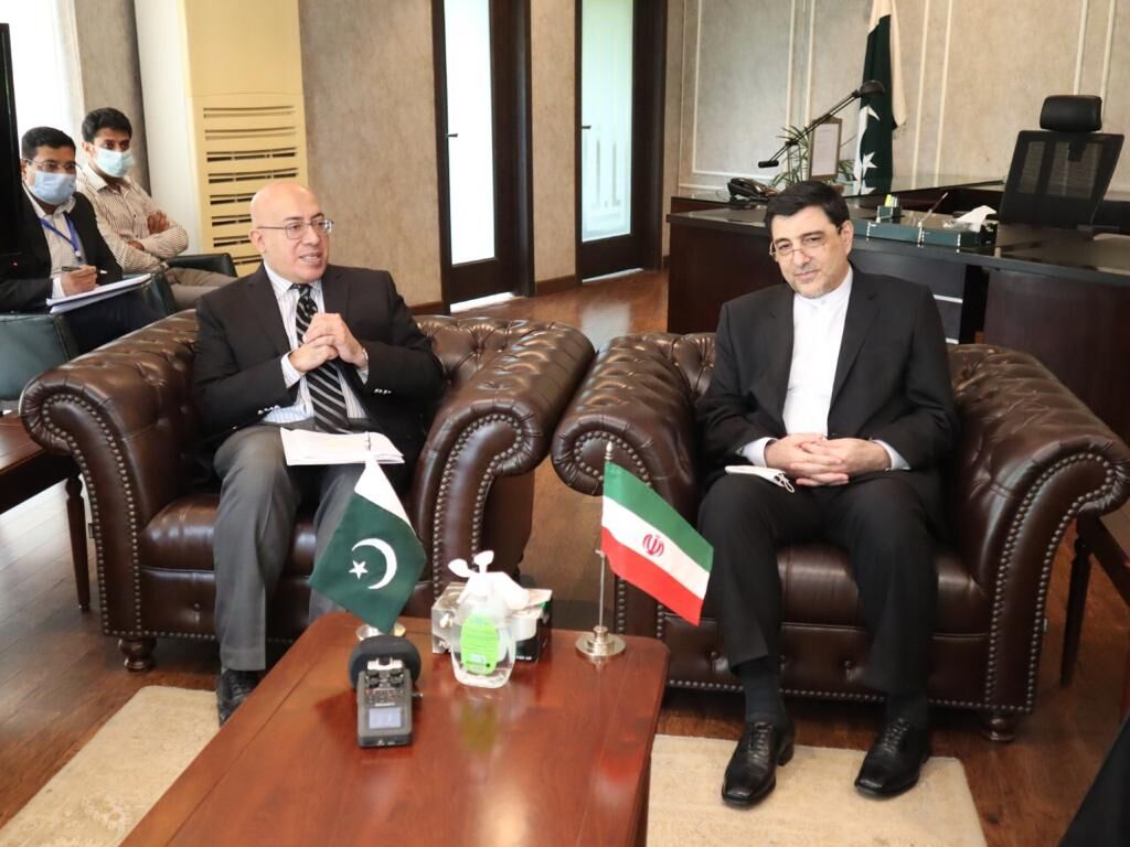 Iran, Pakistan explore ways to enhance bilateral trade