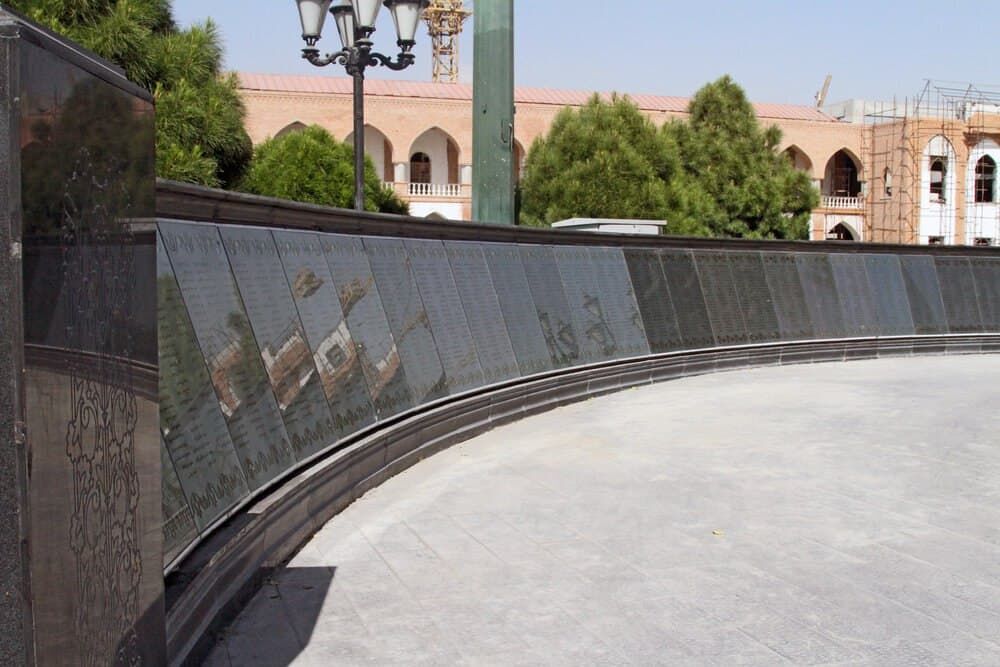 یادمان شهدای شهر تهران در میدان امام خمینی(ره) تکمیل شد