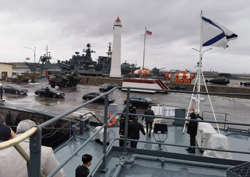 Chief of Staff of the Iranian Armed Forces visits Russian naval activities