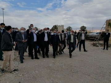 بازدید وزیر راه از پروژه در حال ساخت آمفی تئاتر دانشگاه سمنان