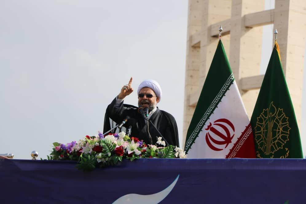 رمز پیروزی کشور ایستادگی در برابر ظلم و مقابله با استکبار است 