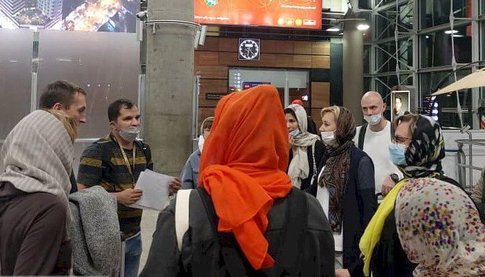 Le 1er groupe de touristes étrangers visitant l'Iran au milieu de la pandémie de coronavirus 
