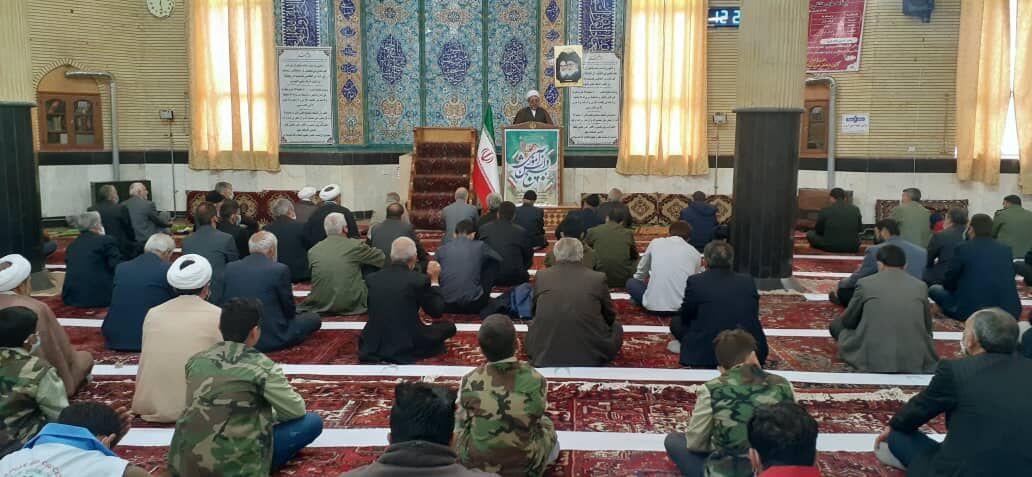 امام جمعه ملکان بر تصویب قانون نظارت بر رفتار نمایندگان تاکید کرد
