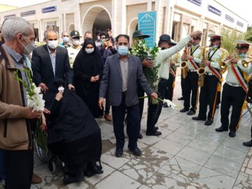 استقبال از خانواده شهید «رستم علی بابایی شهرکی» در گلزار شهدای بوشهر