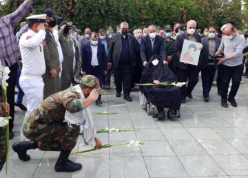 استقبال از خانواده شهید «رستم علی بابایی شهرکی» در گلزار شهدای بوشهر