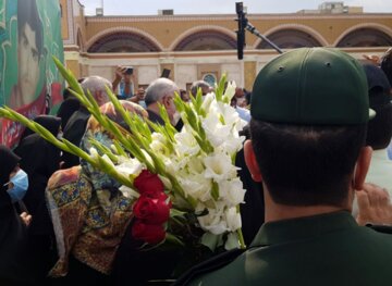 استقبال از خانواده شهید «رستم علی بابایی شهرکی» در گلزار شهدای بوشهر