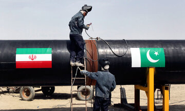 انتقاد سناتور پاکستانی از تعلل دولت اسلام‌آباد در تکمیل طرح گازی ایران