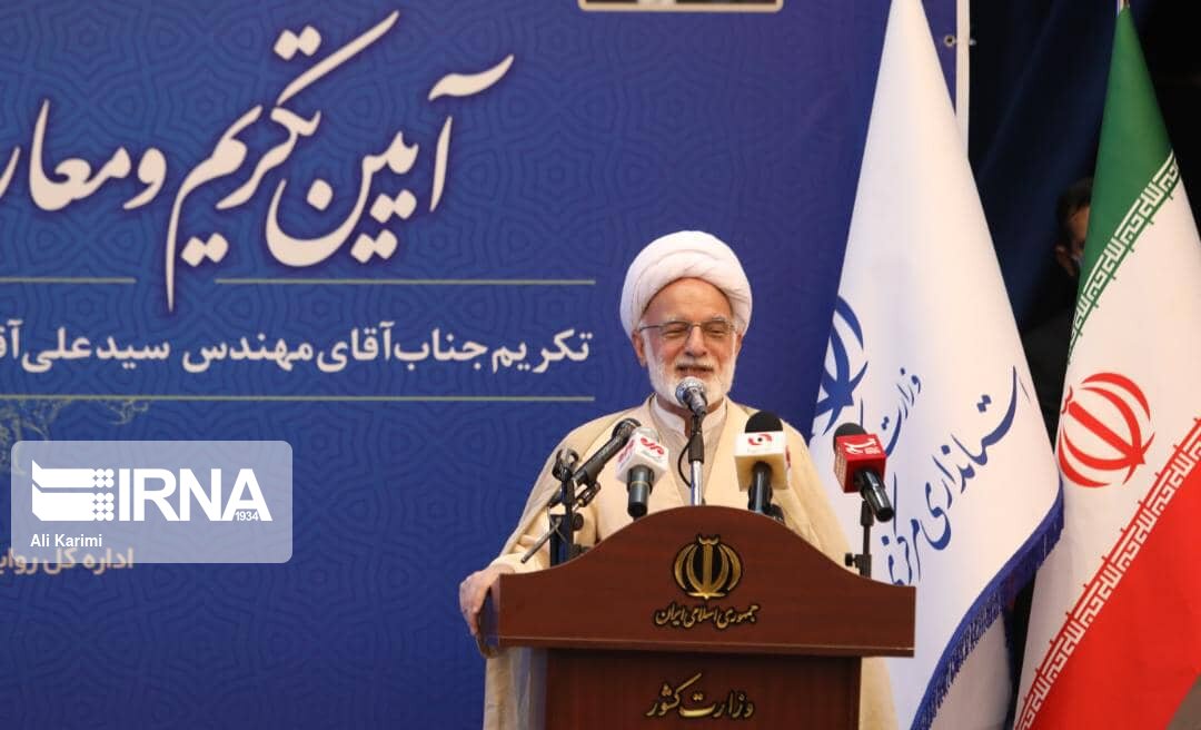 امام جمعه اراک:آحاد مردم و مسئولان باید برای حفظ نظام اسلامی تلاش کنند