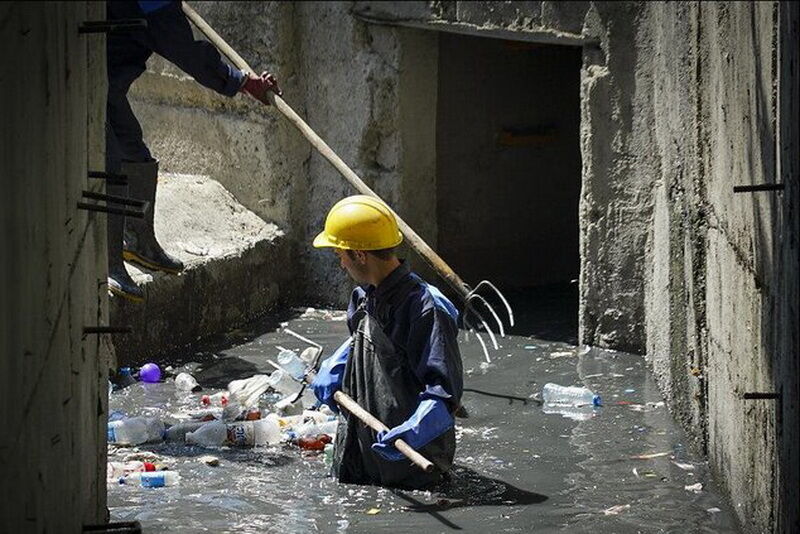 تهران- ایرنا- 10 هزار کارگر خدماتی طی سه روز برای جلوگیری از سیلابی شدن...