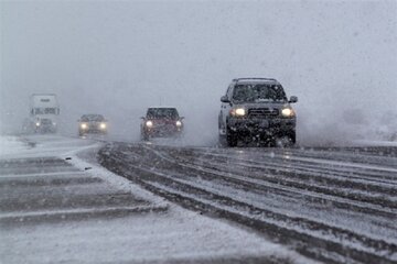 تردد در جاده‌های کردستان تنها با زنجیرچرخ امکانپذیر است