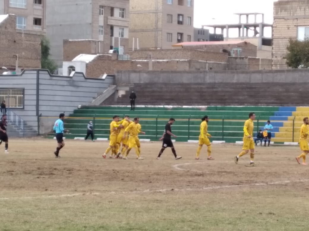 جدال خوشه طلایی و مس کرمان در زمین باتلاقی ساوه برنده نداشت