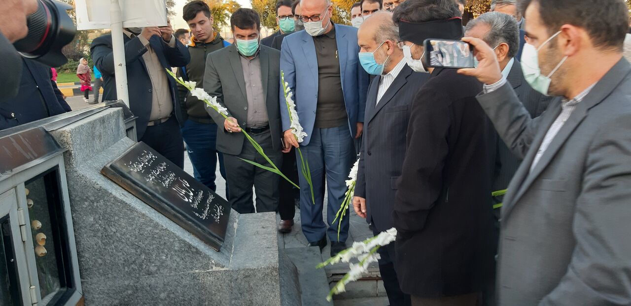 وزیر کشور به مقام شامخ شهدای قزوین ادای احترام کرد