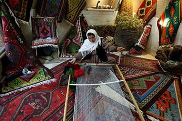 ۳۰ هزار دلار تجهیزات به خانه ‌خلاق صنایع‌ دستی کردستان اهدا شد