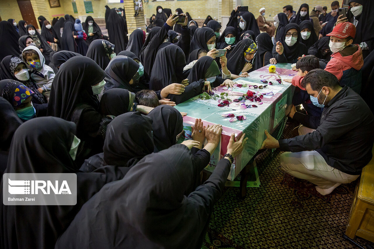 مراسم وداع با «فاطمه اسدی» نخستین شهیده تفحص شده در کرمانشاه برگزار شد