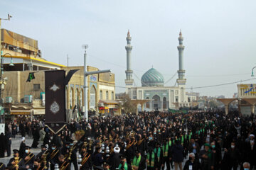 سوگواری خادمان و زایران در سالروز رحلت حضرت معصومه(س)