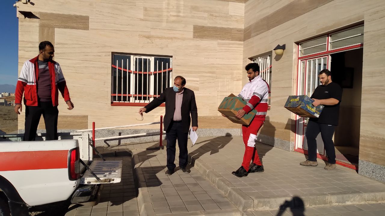 هلال احمر اردبیل ۵۷۰ بسته معیشتی توزیع کرد