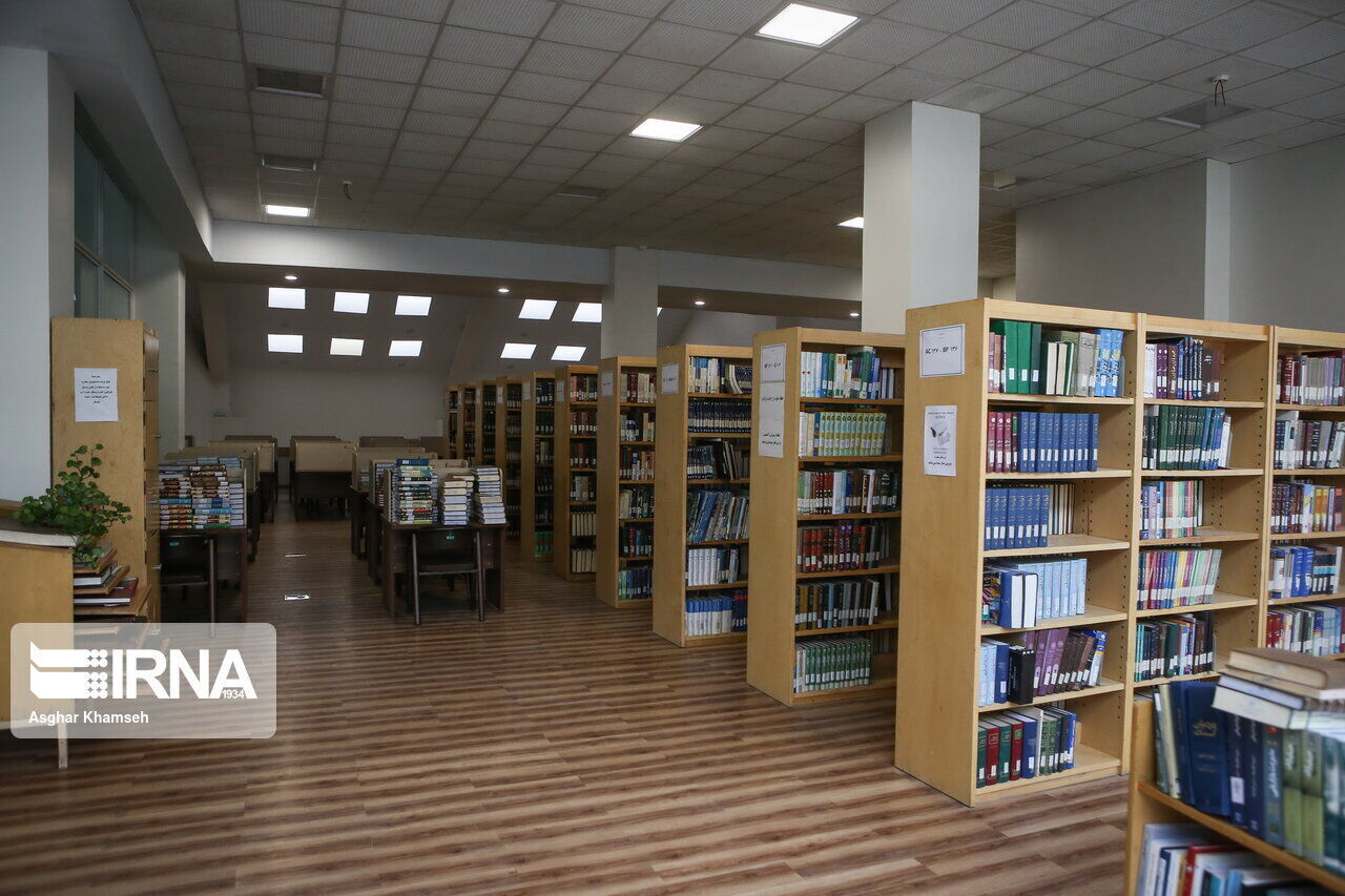 ۶۵ هزار جلد کتاب در کتابخانه‌های زرندیه موجود است