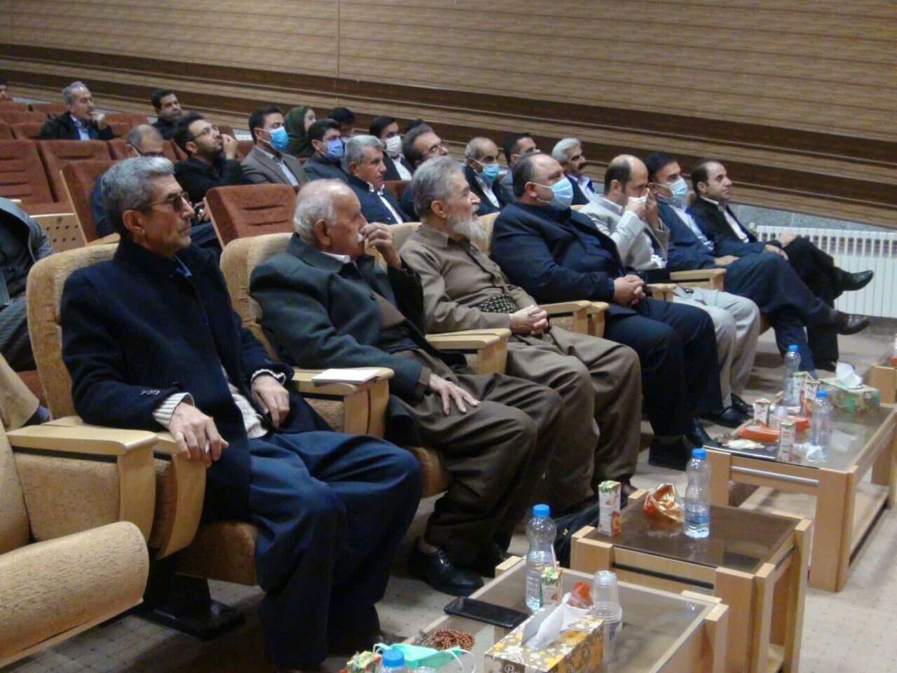 محفل شعر به مناسبت هفته کتاب و کتابخوانی در جوانرود برگزار شد