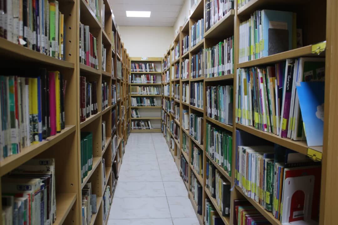 ویژه برنامه های هفته کتاب شهرداری کرج آغاز شد