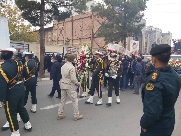 پیکر ۳ شهید مدافع وطن بر شانه دیار کریمان