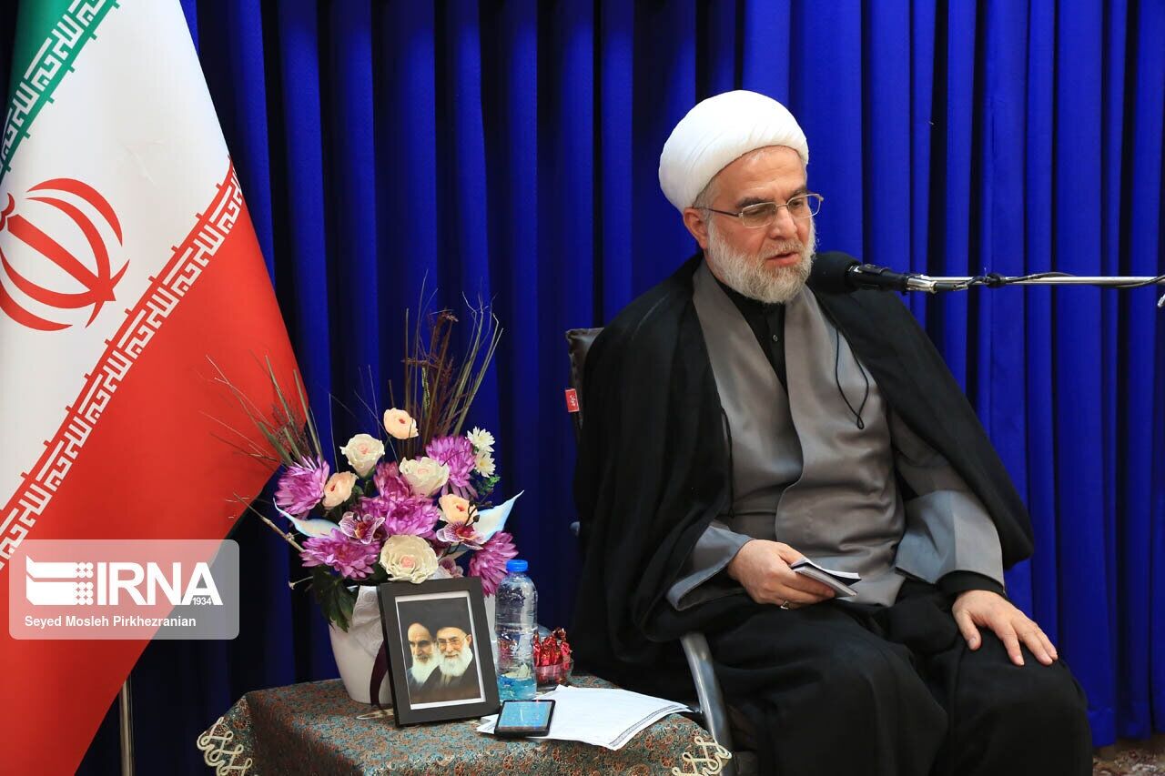 گزینشی از دستگاهها و مدیران، مطالبهگری نشود گزینشی از دستگاهها و مدیران، مطالبهگری نشود