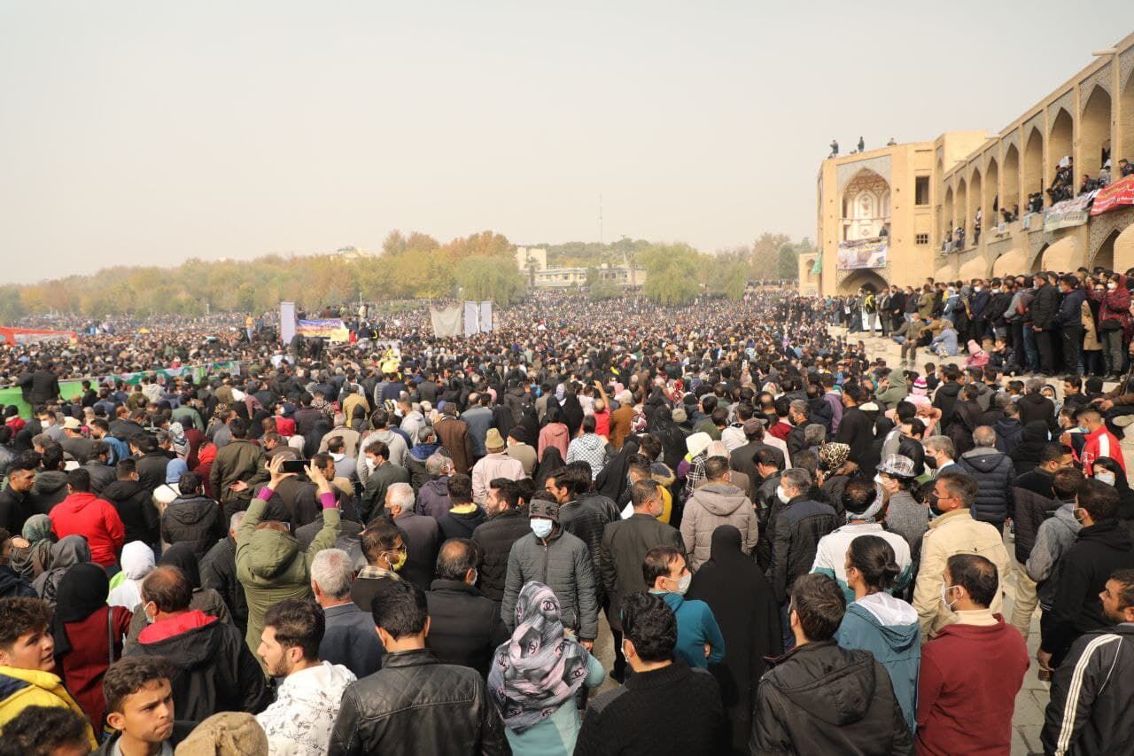 آب، تنها مطالبه تجمع کنندگان در بستر خشک زاینده رود آب، تنها مطالبه تجمع کنندگان در بستر خشک زاینده رود