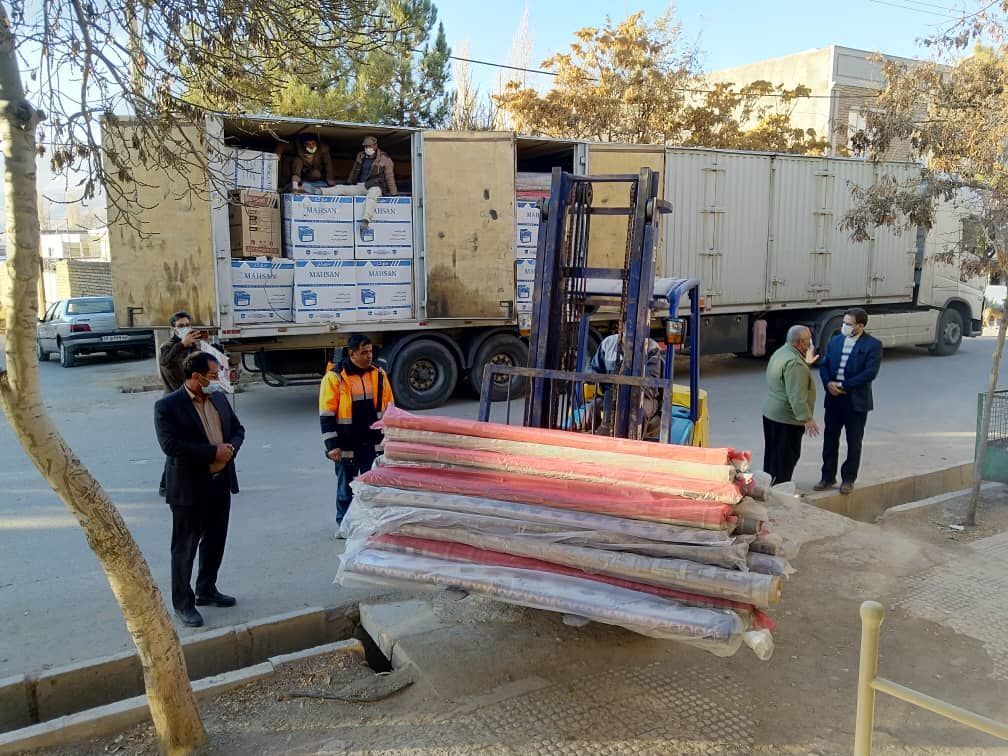 لوازمخانگیاهدایی بنیادعلوی بین زلزلهزدگان توزیع شد