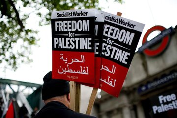 Activiste international des droits de l’homme : la décision de Londres d'ajouter le Hamas à la liste des groupes terroristes bafoue les droits du peuple palestinien