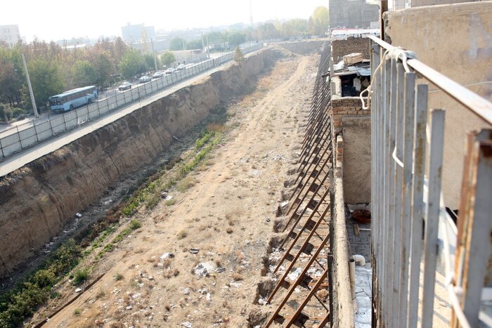 گودال وحشتی که خواب از چشمان ۷۰ خانوار کرجی ربوده است